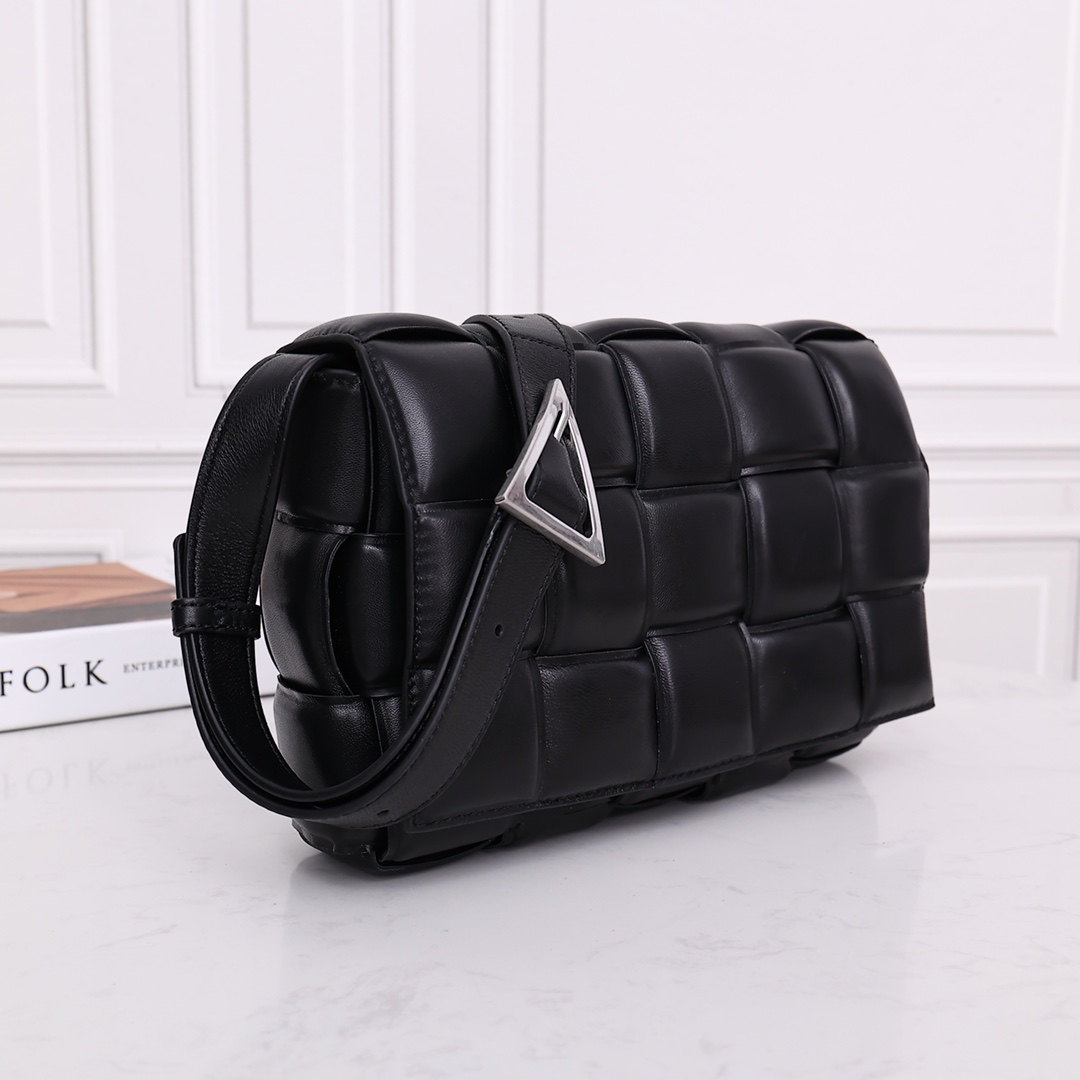 Bottega Veneta Padded Cassette Bag(26*18*8CM) - EUR FASHION