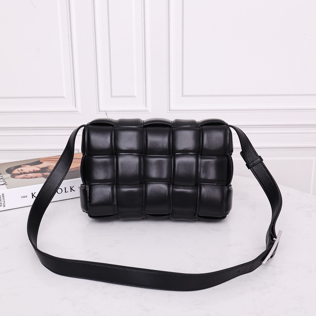Bottega Veneta Padded Cassette Bag(26*18*8CM) - EUR FASHION