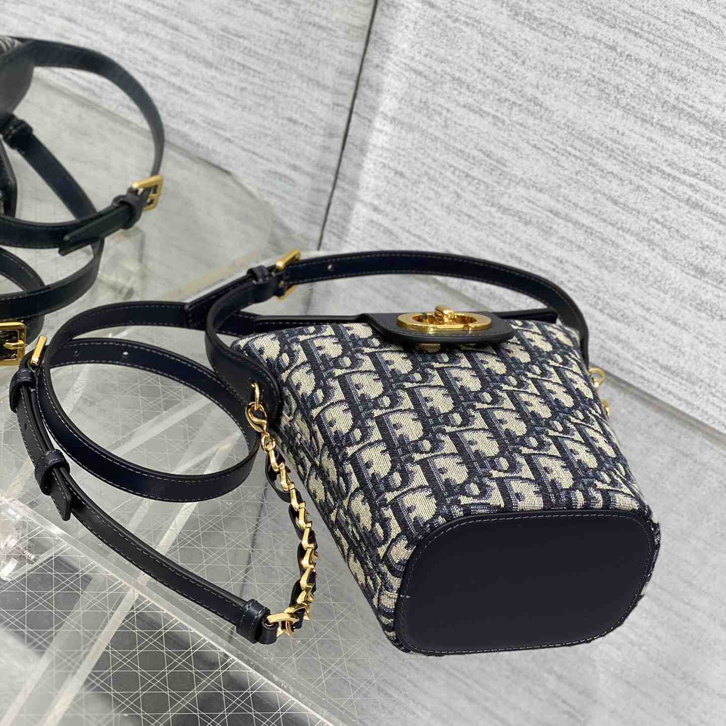 Dior 30 Montaigne Dior Amber Mini Bucket Bag - EUR FASHION
