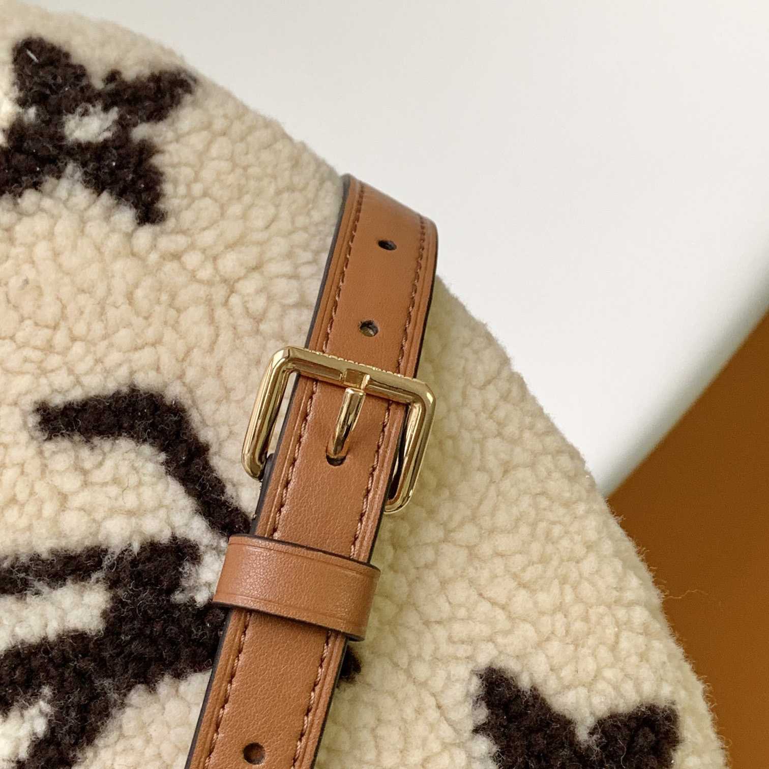 Louis Vuitton Over The Moon   M23321 - EUR FASHION