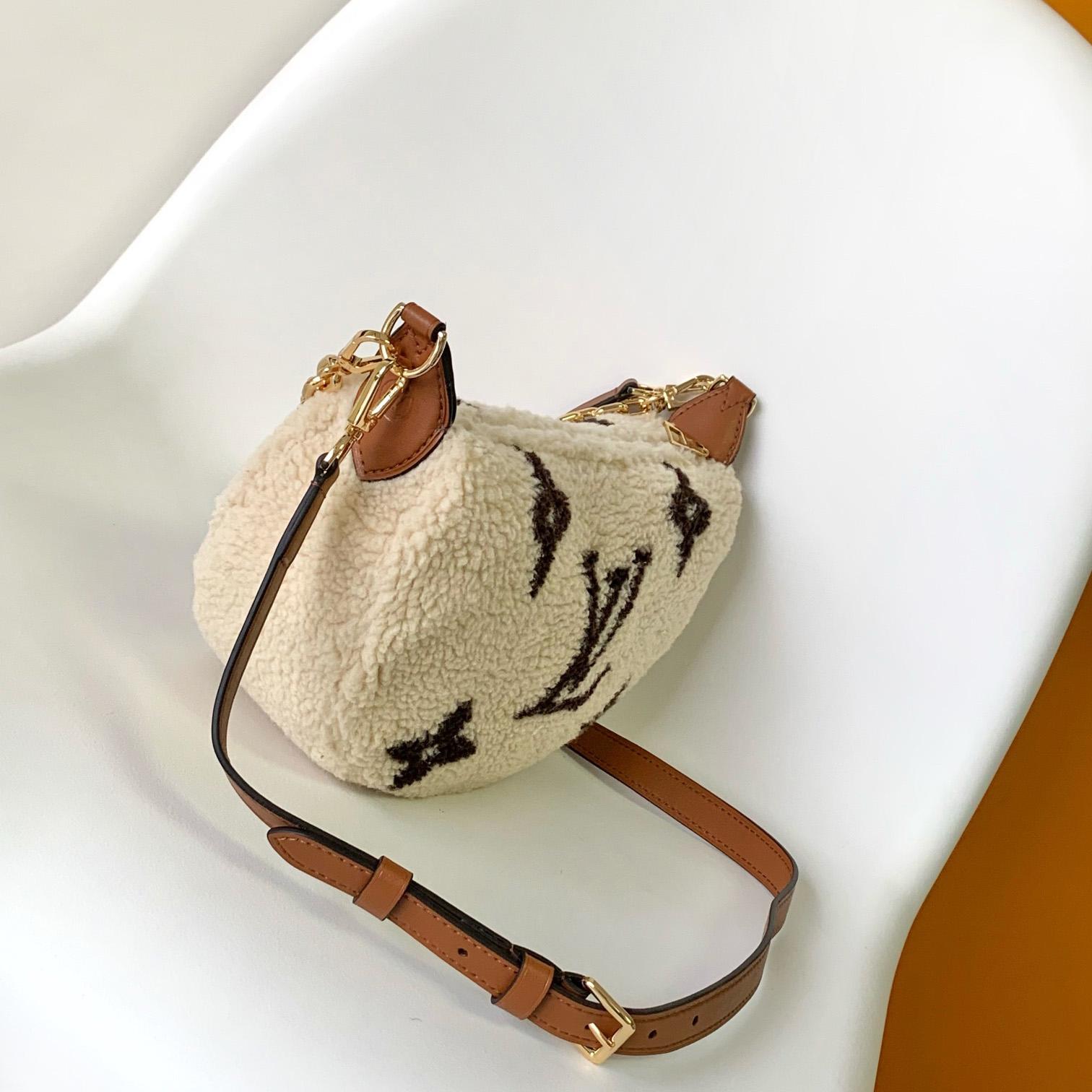 Louis Vuitton Over The Moon   M23321 - EUR FASHION