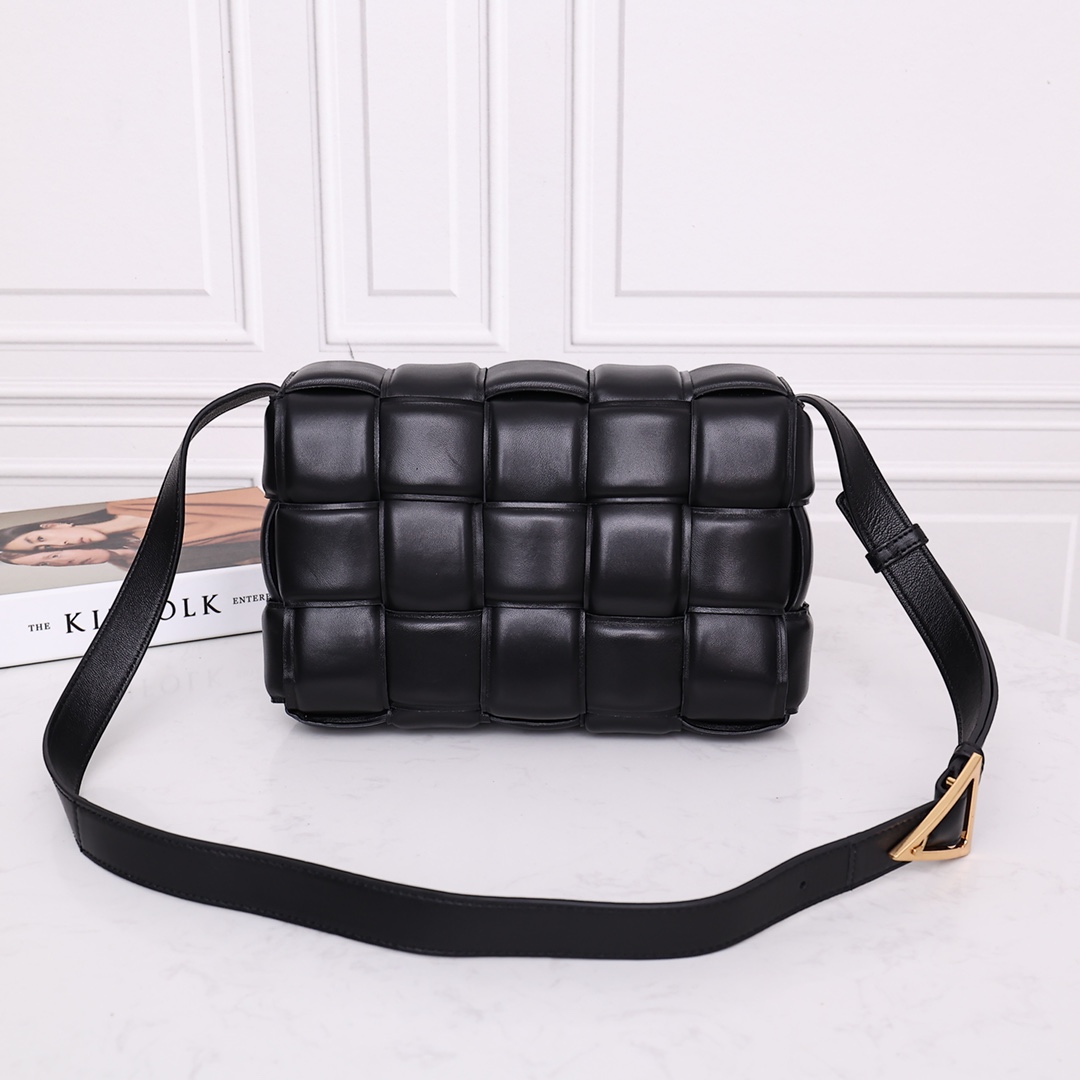 Bottega Veneta Padded Cassette Bag(26*18*8CM) - EUR FASHION