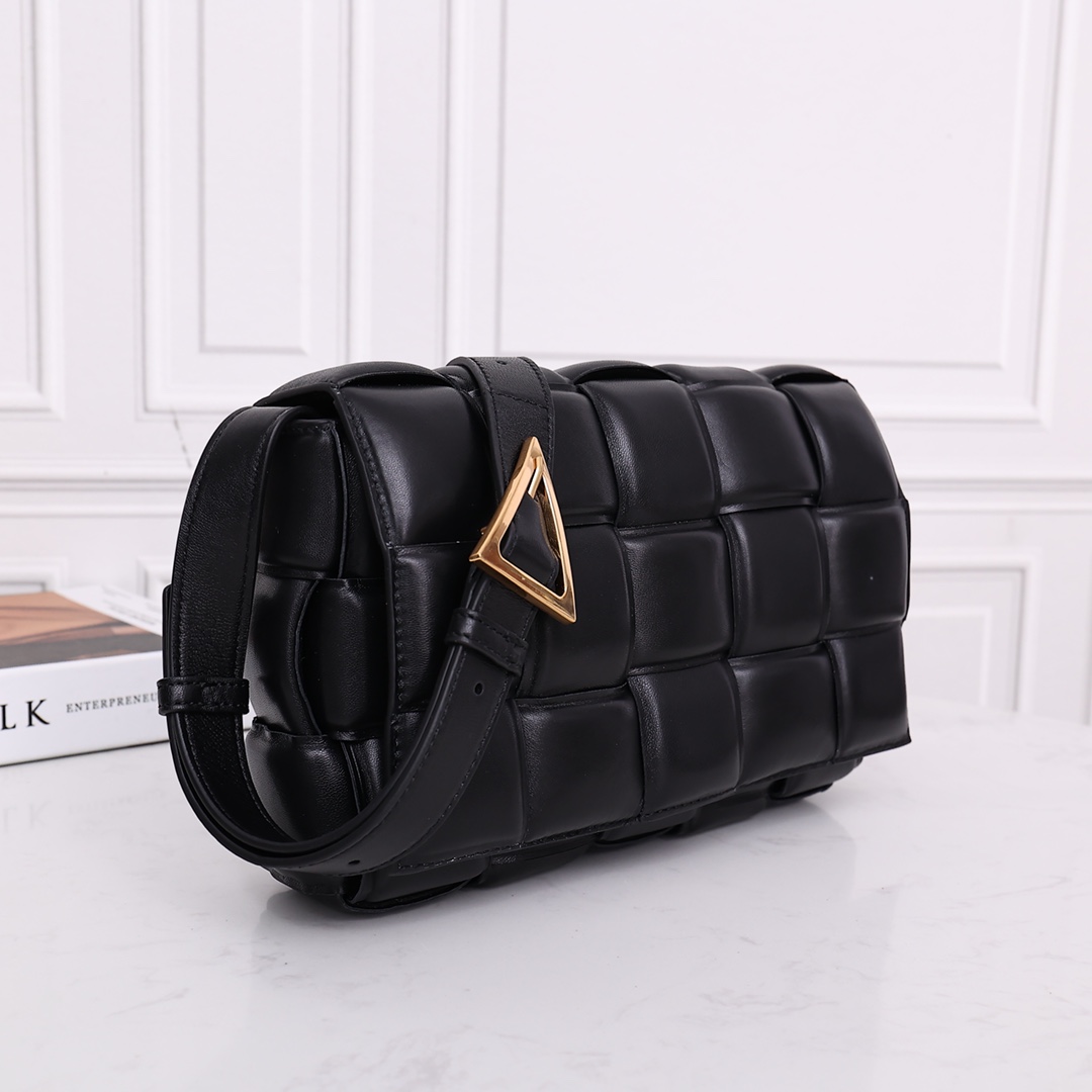 Bottega Veneta Padded Cassette Bag(26*18*8CM) - EUR FASHION