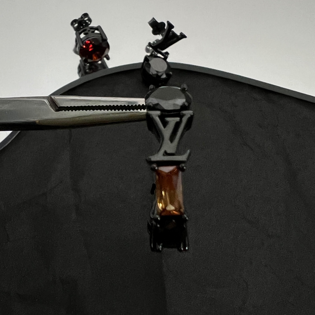 Louis Vuitto LV Light Set Of Earrings     M01405 - EUR FASHION