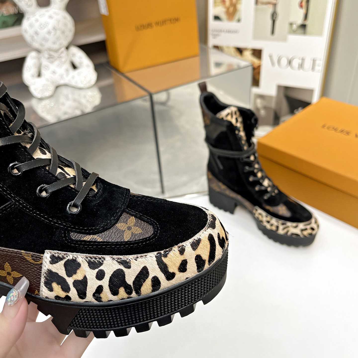Louis Vuitton Laureate Platform Desert Boot - EUR FASHION