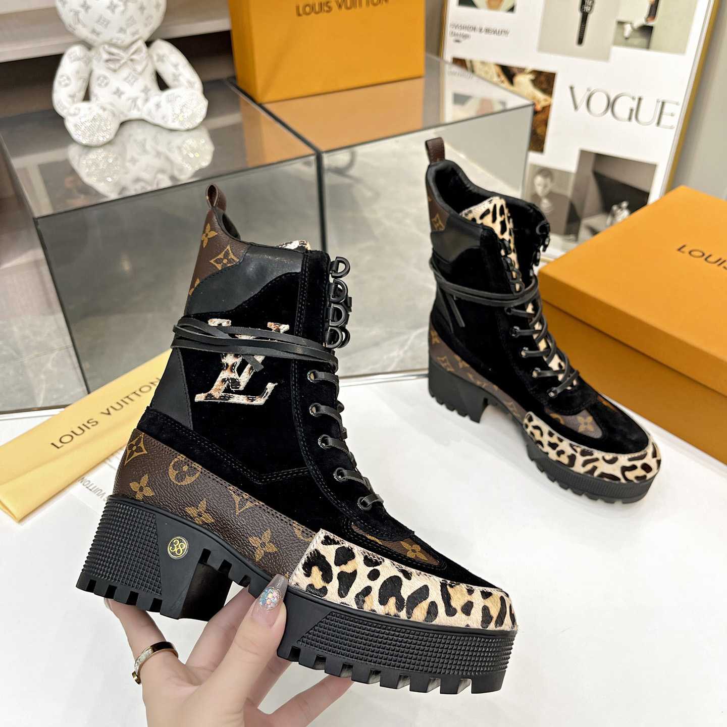 Louis Vuitton Laureate Platform Desert Boot - EUR FASHION