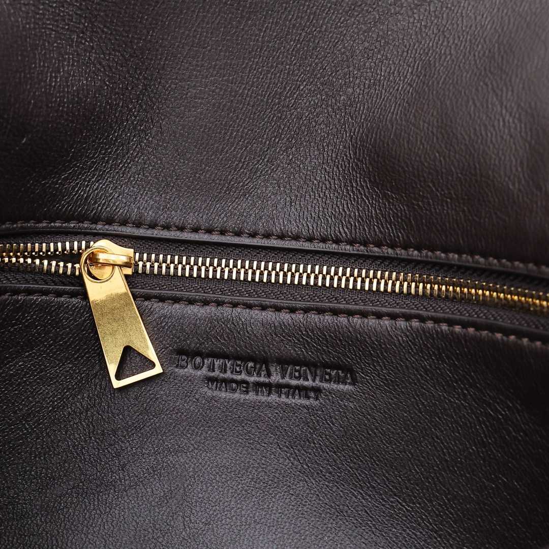 Bottega Veneta Long Clutch Andiamo With Handle - EUR FASHION