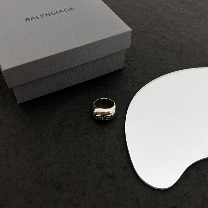 Balenciaga Icon Signet Ring  - EUR FASHION