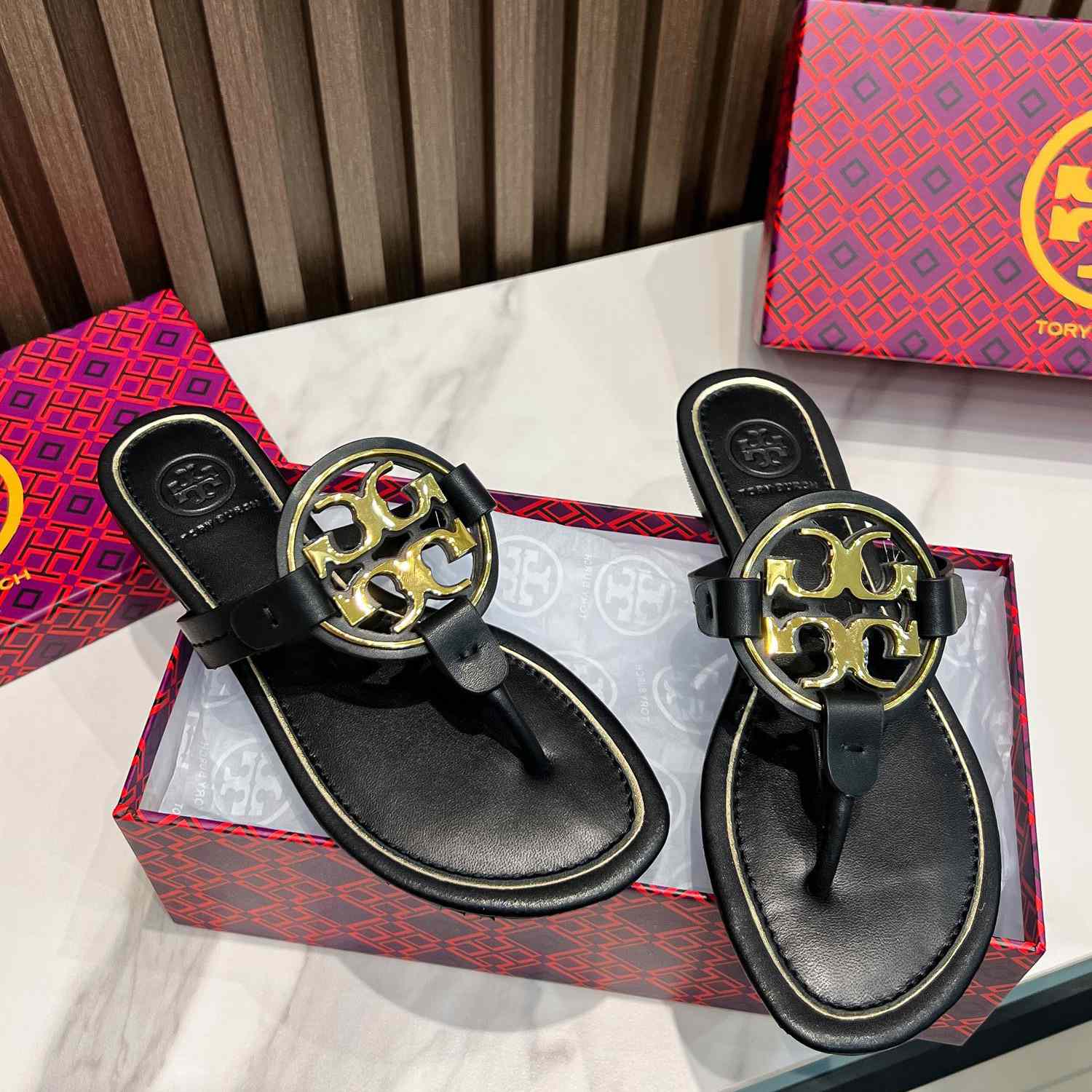 Tory Burch Leather Thong Sandals  - EUR FASHION