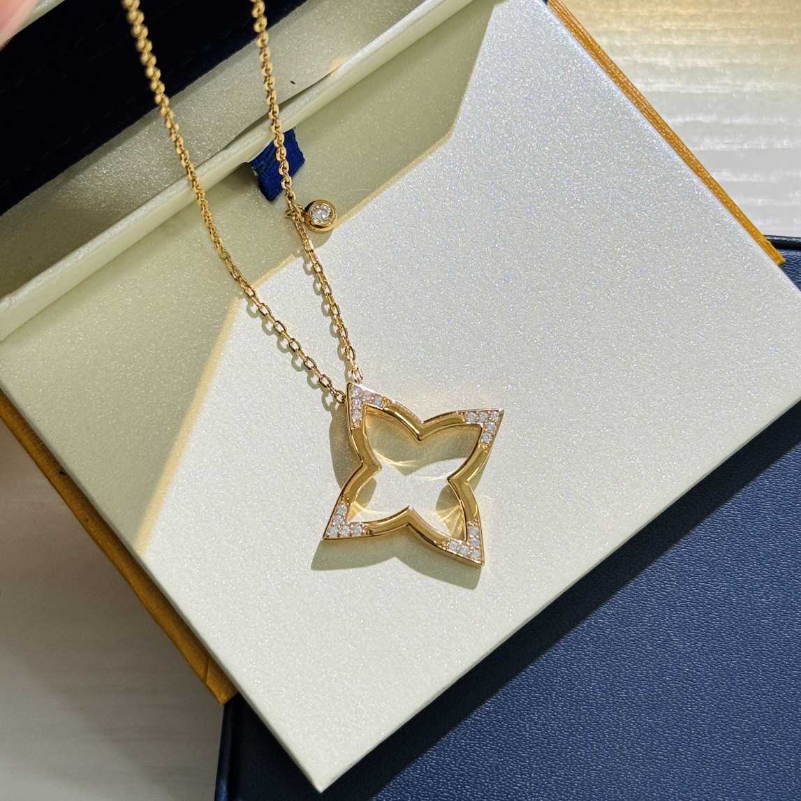 Louis Vuitton Ombre Blossom Pendant - EUR FASHION