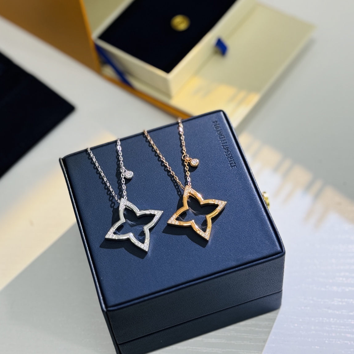 Louis Vuitton Ombre Blossom Pendant - EUR FASHION