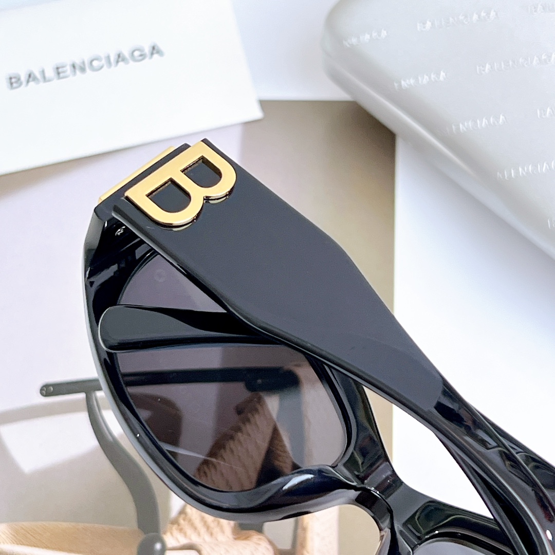 Balenciaga Bossy Round AF Sunglasses In Black - EUR FASHION