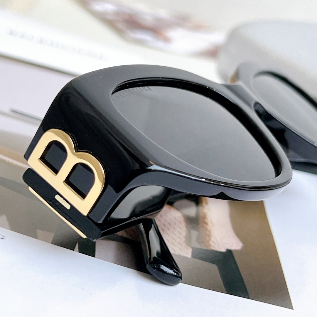 Balenciaga Bossy Round AF Sunglasses In Black - EUR FASHION