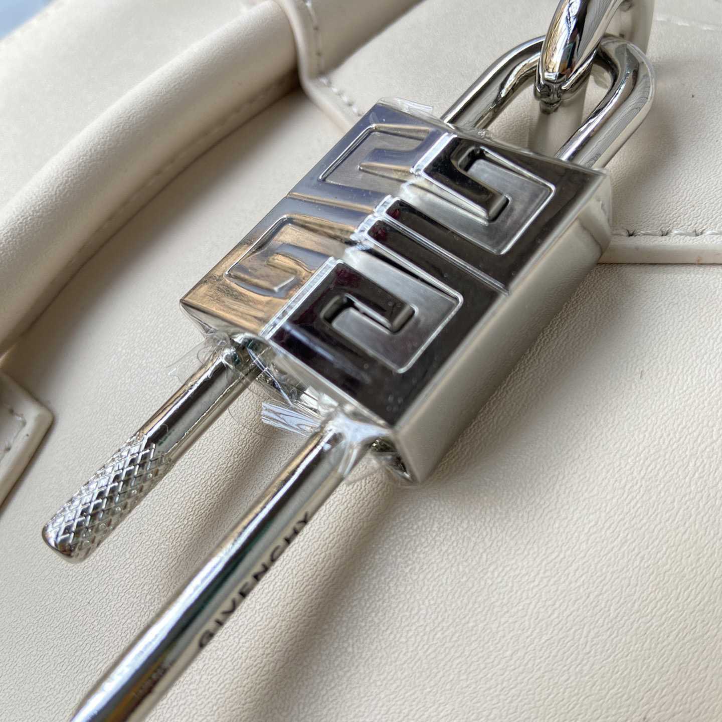 Givenchy Mini Antigona Lock Bag (23*27*13cm) - EUR FASHION