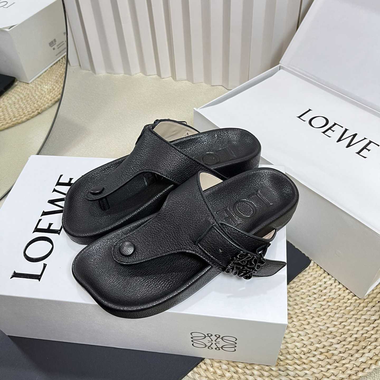 Loewe Anagram Ease Sandal In Kidskin - EUR FASHION