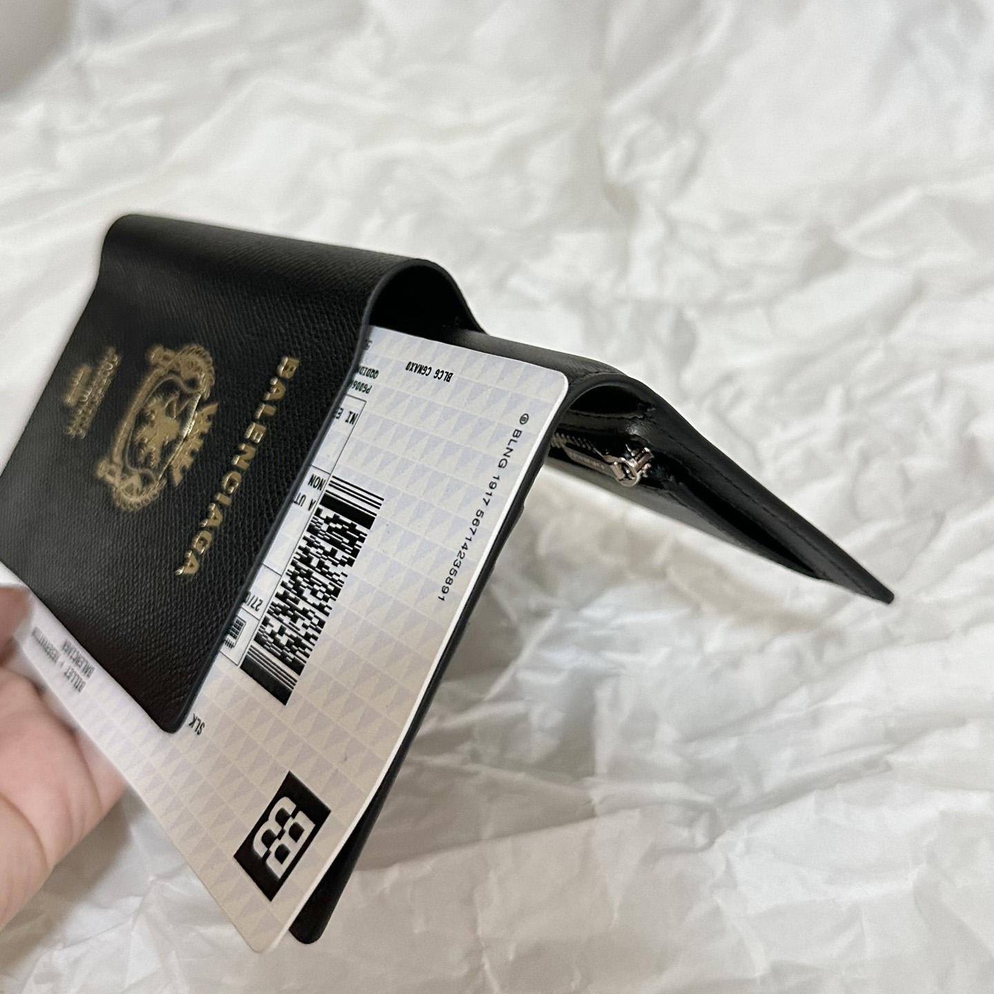 Balenciaga Passport Wallet  (21×12.4×2cm) - EUR FASHION