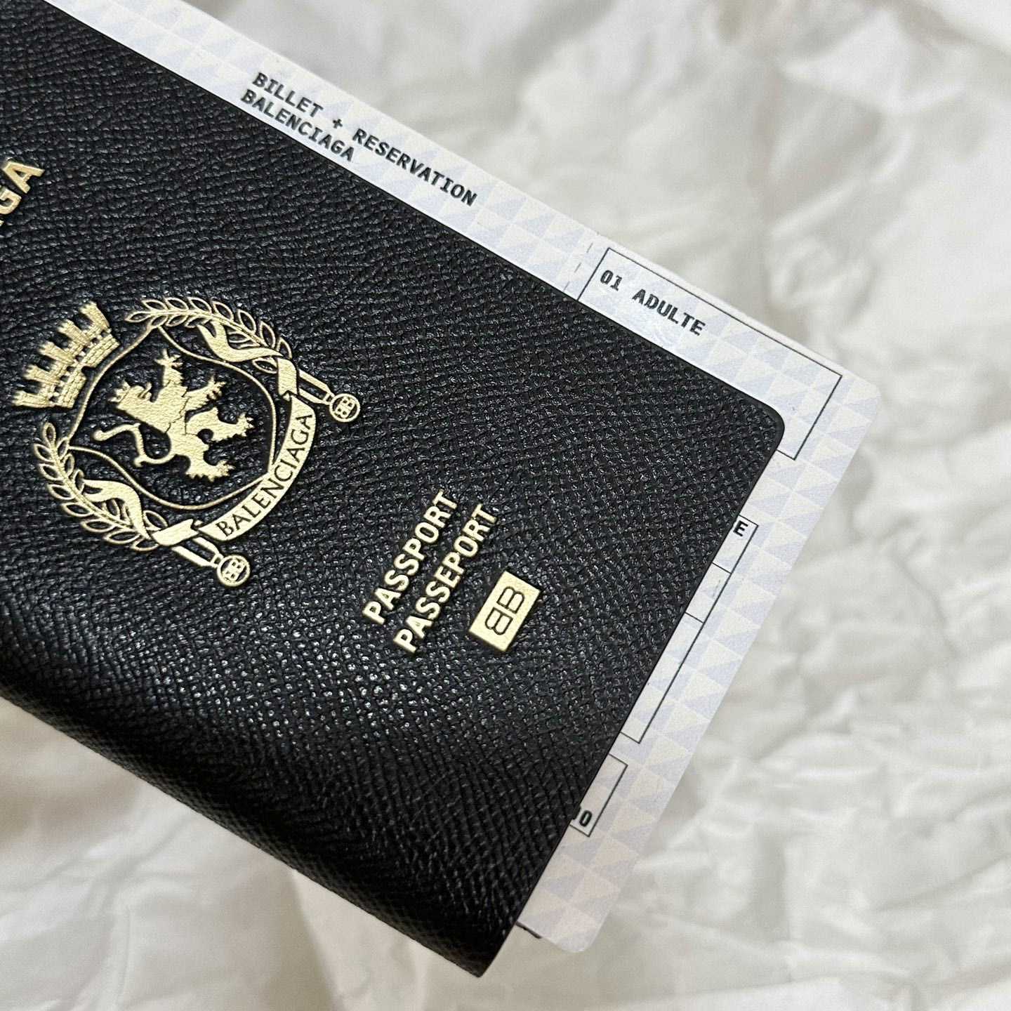 Balenciaga Passport Wallet  (21×12.4×2cm) - EUR FASHION