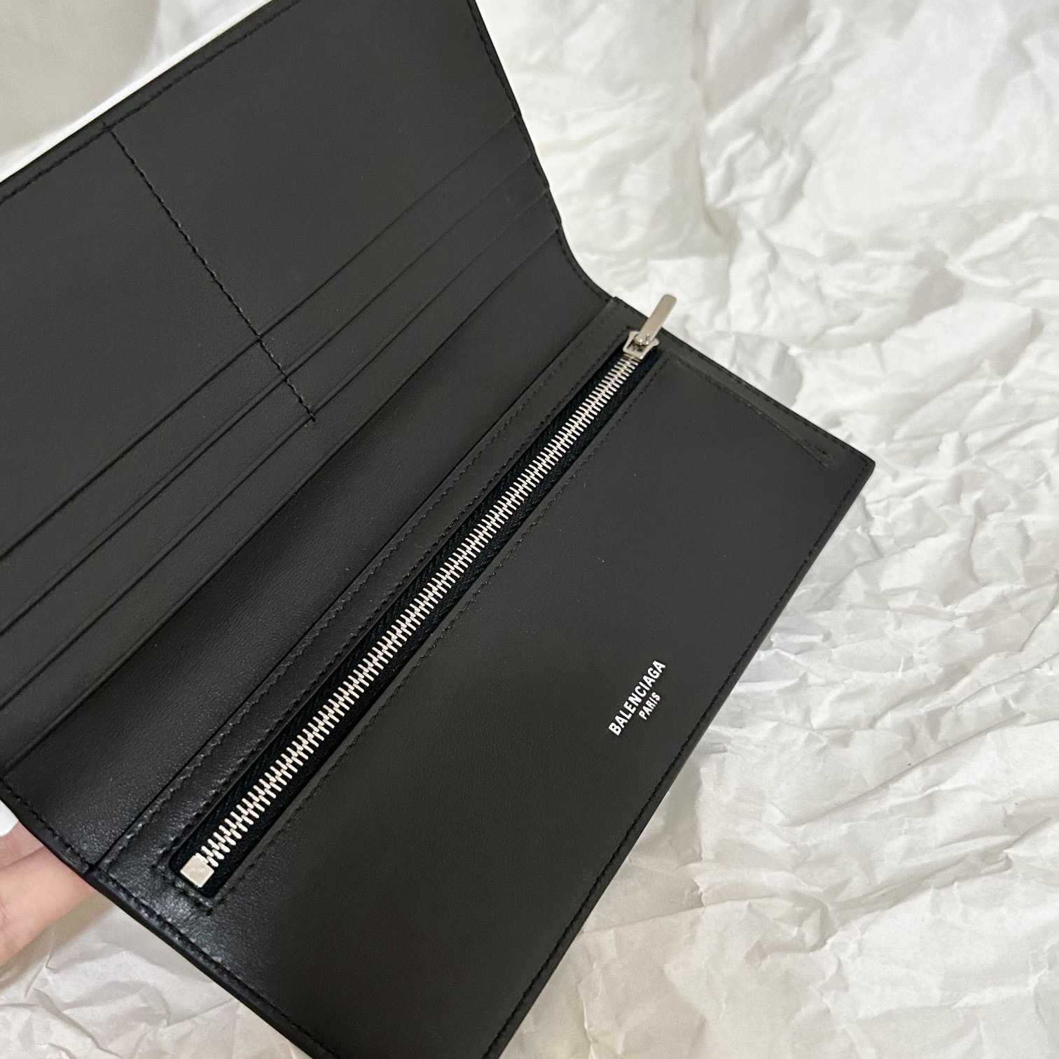 Balenciaga Passport Wallet  (21×12.4×2cm) - EUR FASHION