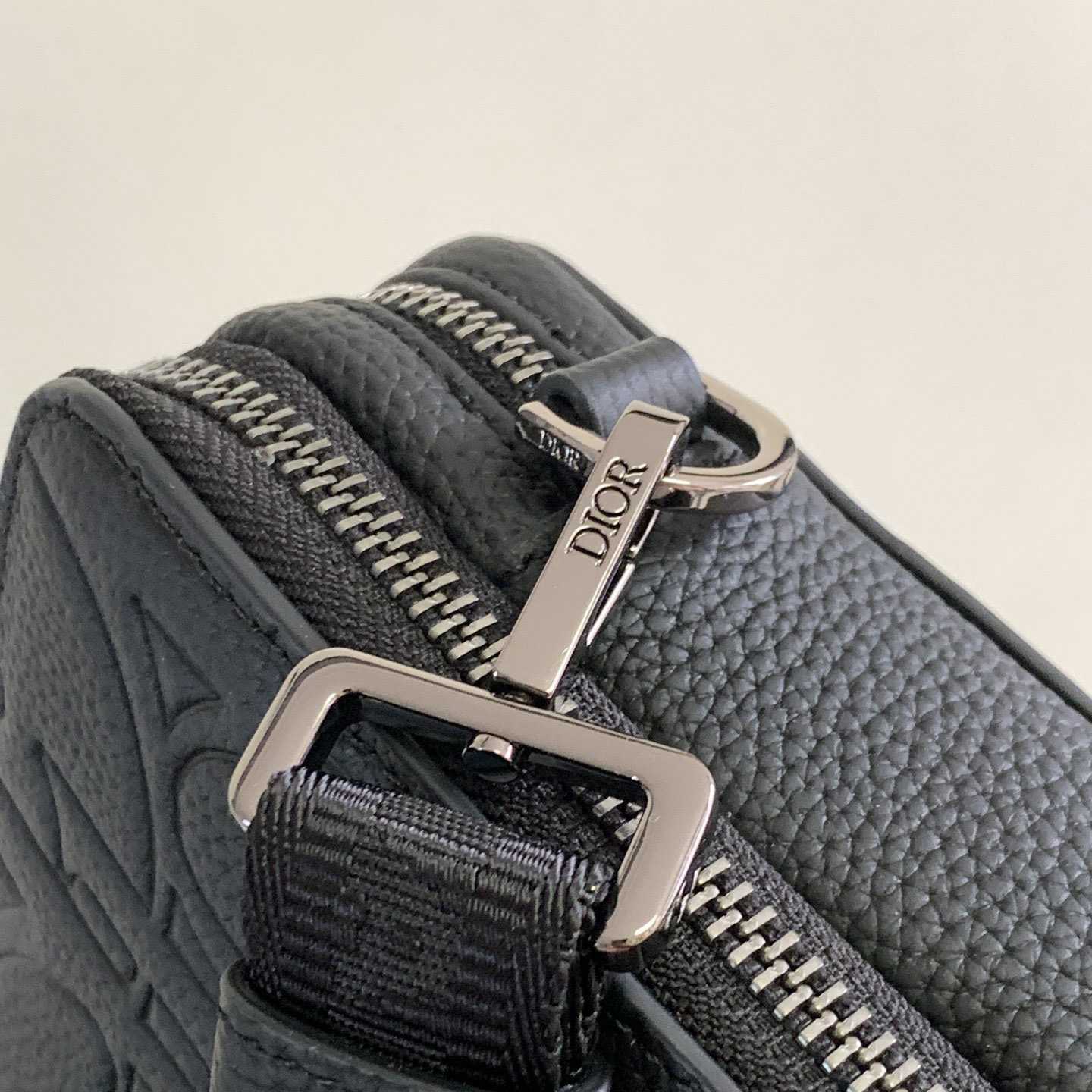 Dior Zipped Pouch With Strap - EUR FASHION