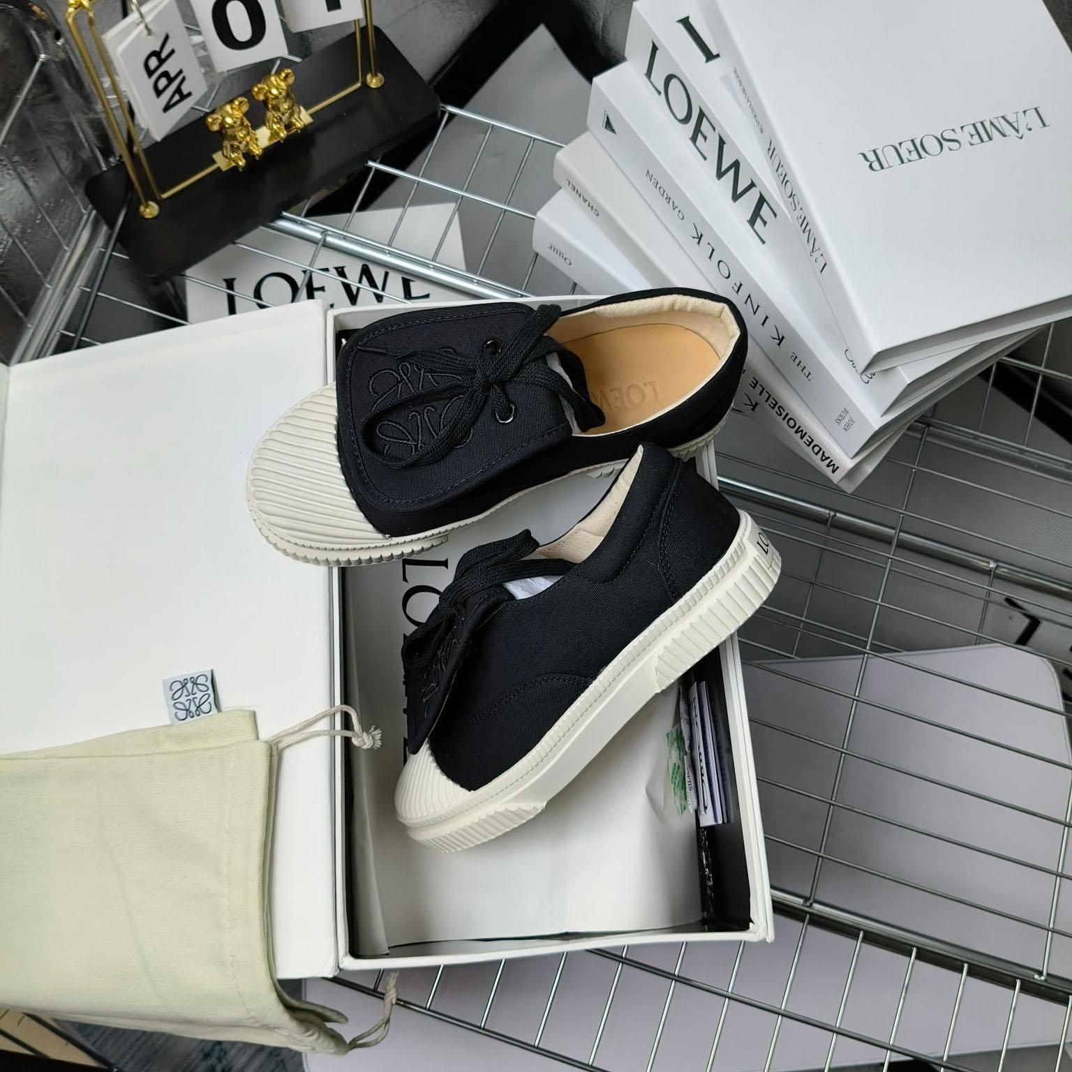 Loewe Anagram Embroidered Flap Low-Top Sneakers - EUR FASHION