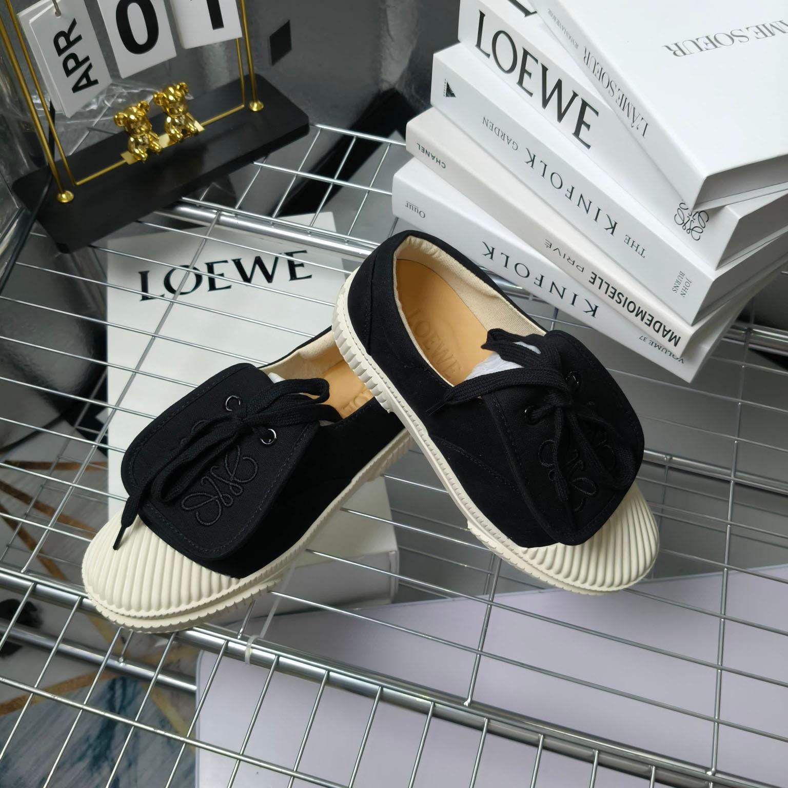 Loewe Anagram Embroidered Flap Low-Top Sneakers - EUR FASHION