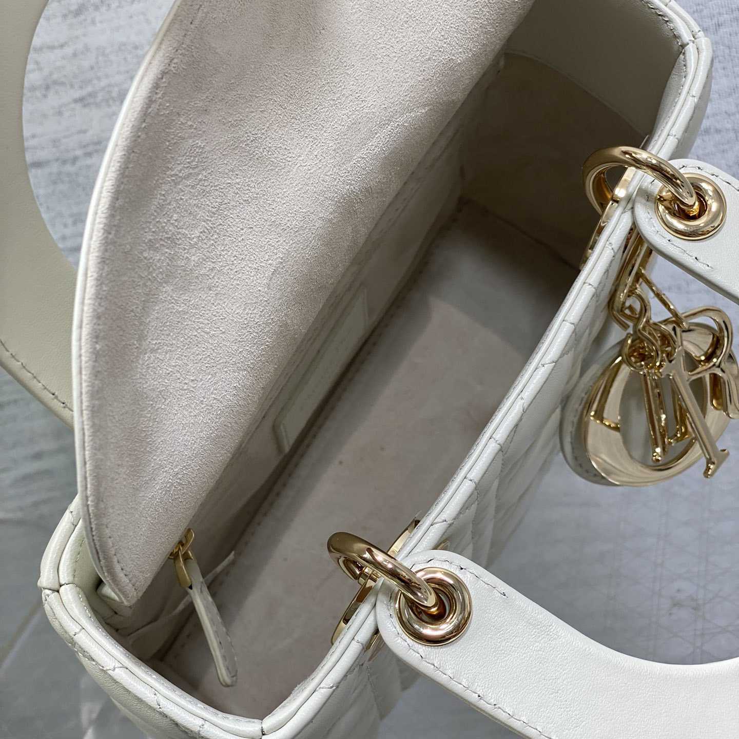 Dior Lady Dior Bag  （20*8*17cm） - EUR FASHION