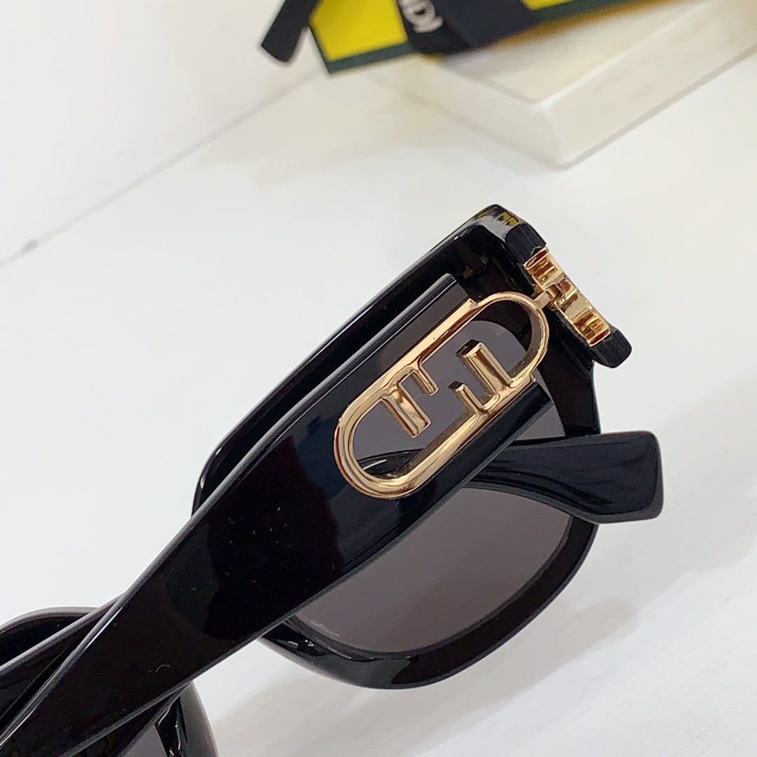 Fendi FE50016U Sunglasses - EUR FASHION