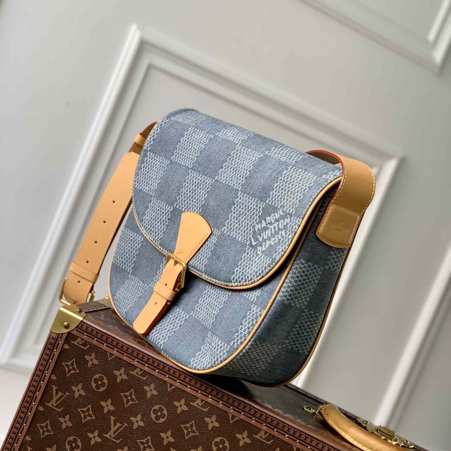 Louis Vuitton Montsouris Messenger MM   - EUR FASHION