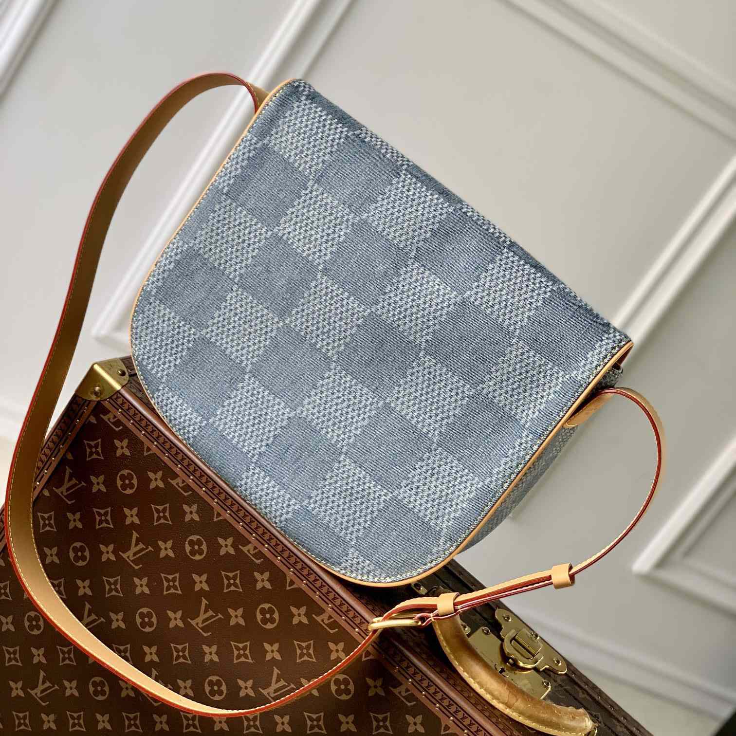 Louis Vuitton Montsouris Messenger MM   - EUR FASHION