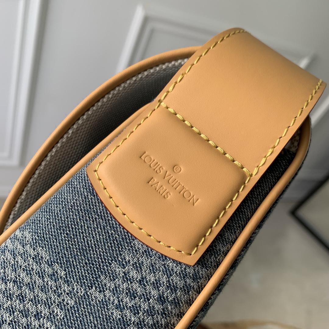 Louis Vuitton Montsouris Messenger MM   - EUR FASHION