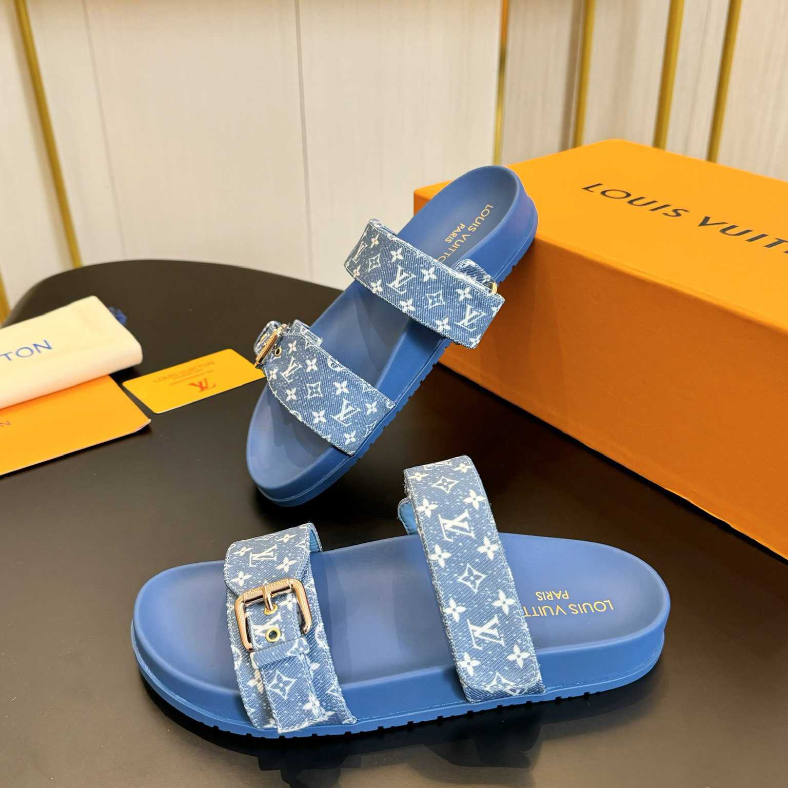 Louis Vuitton Bom Dia Flat Comfort Mule  1AD1BI - EUR FASHION