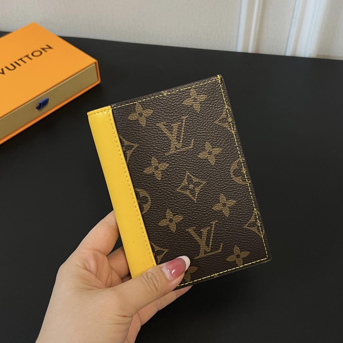 Louis Vuitton Passport Cover   M82864 - EUR FASHION