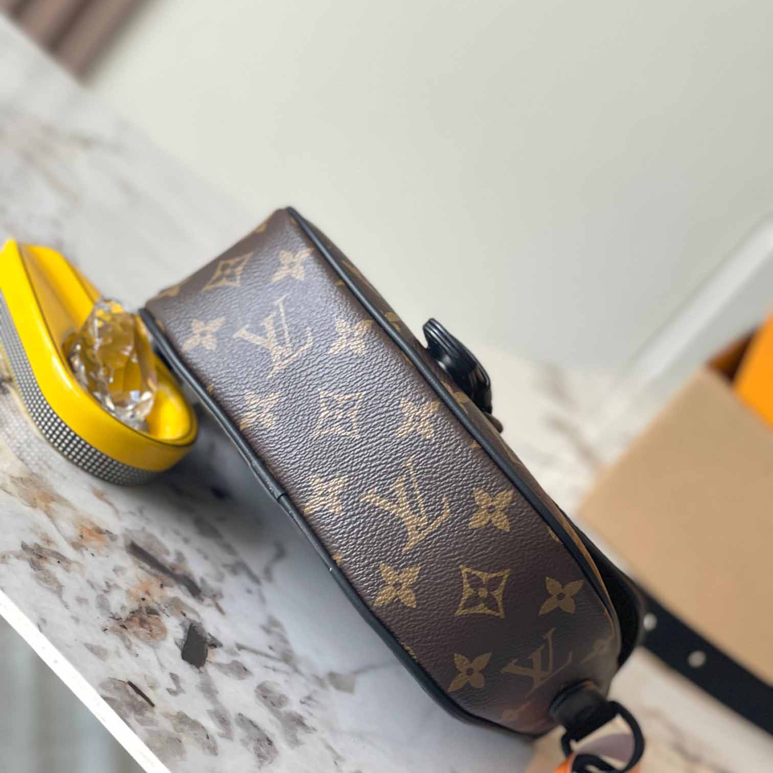 Louis Vuitton Montsouris Messenger PM​   M47060 - EUR FASHION