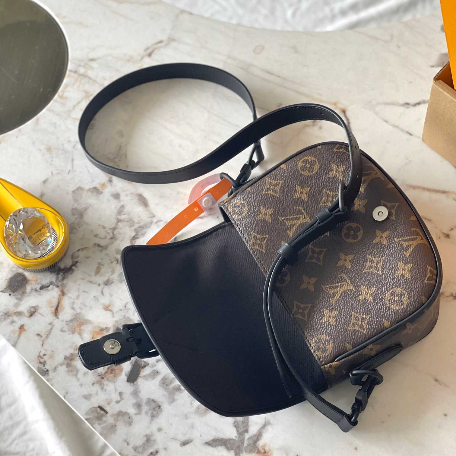 Louis Vuitton Montsouris Messenger PM​   M47060 - EUR FASHION