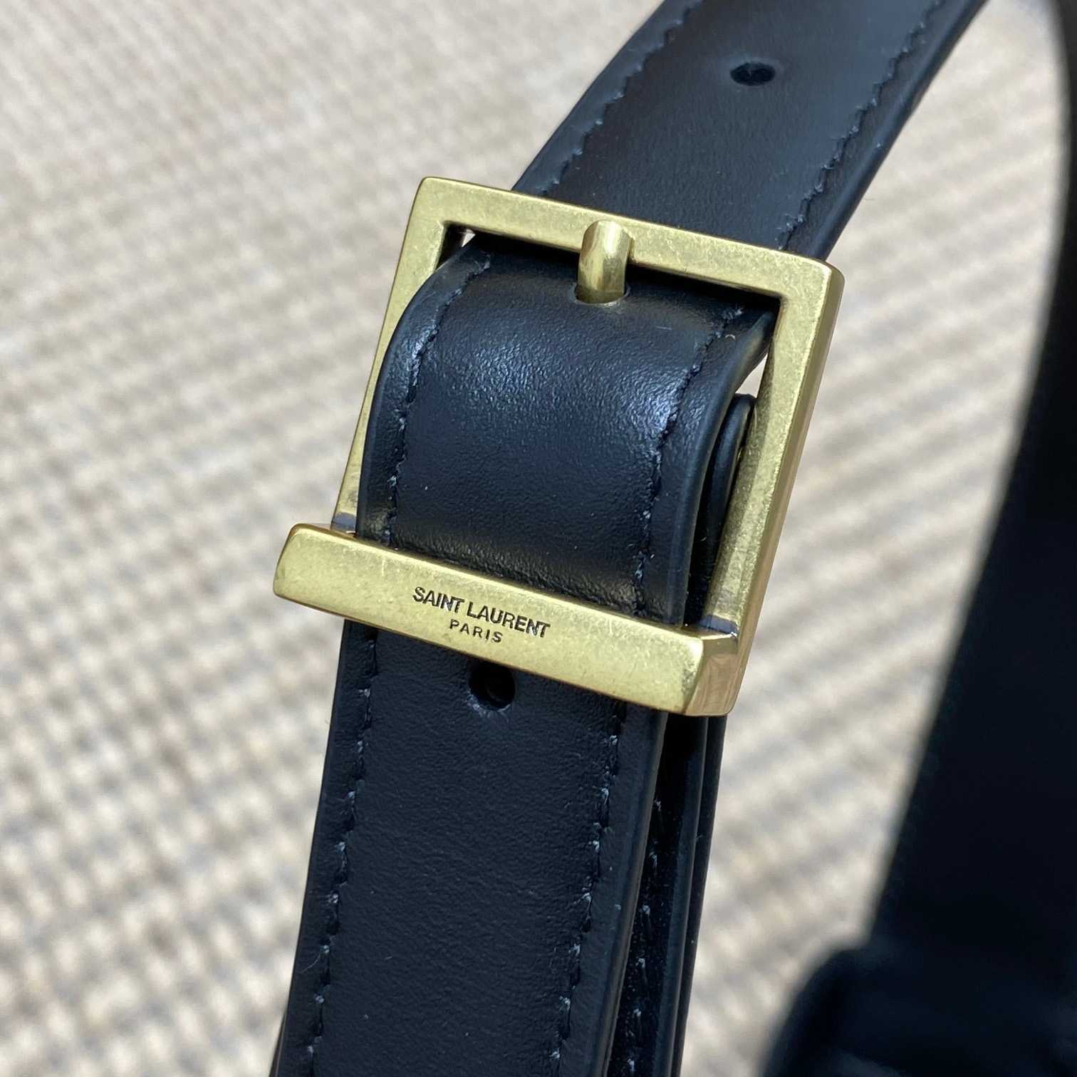 Saint Laurent Le 5 À 7 In Smooth Leather - EUR FASHION