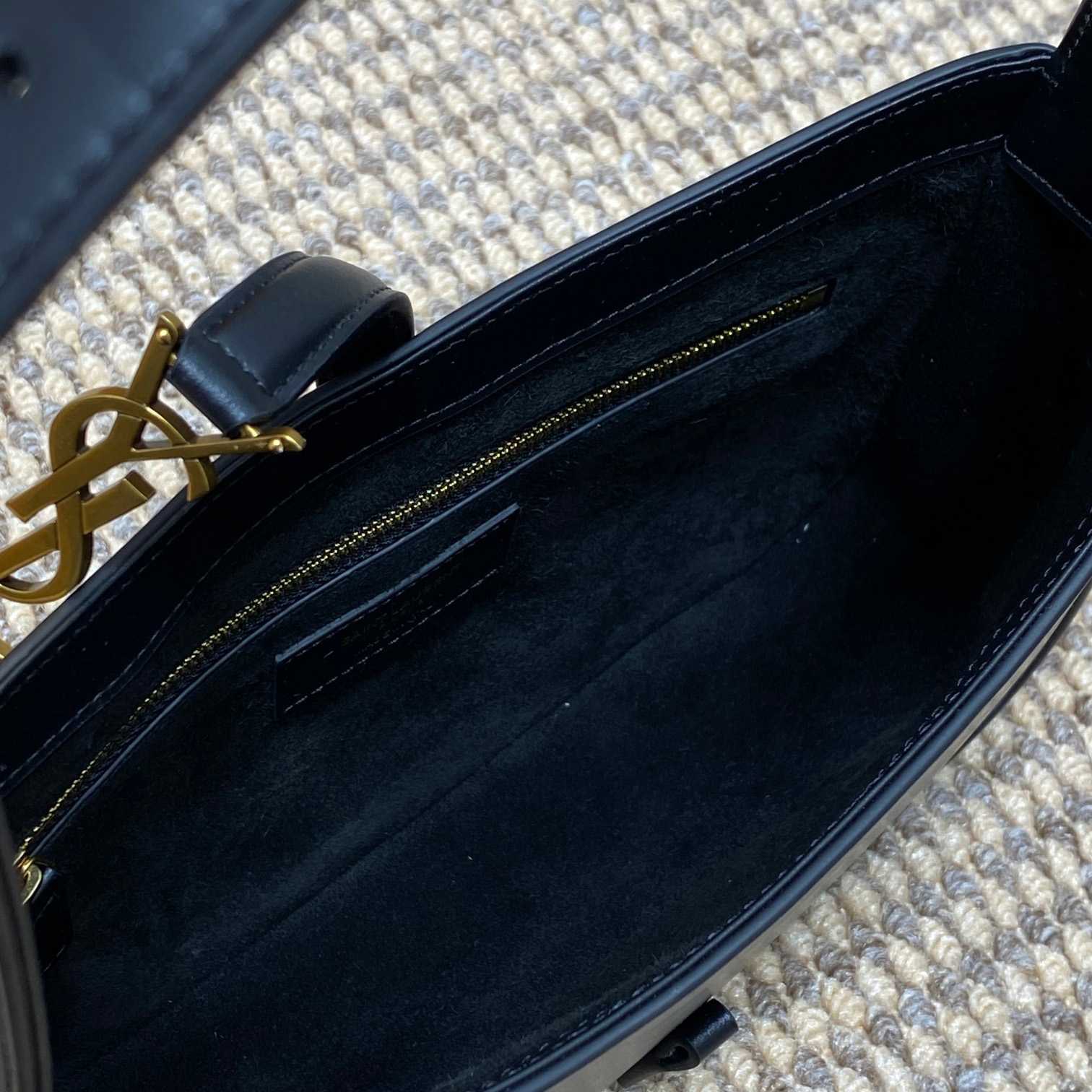 Saint Laurent Le 5 À 7 In Smooth Leather - EUR FASHION