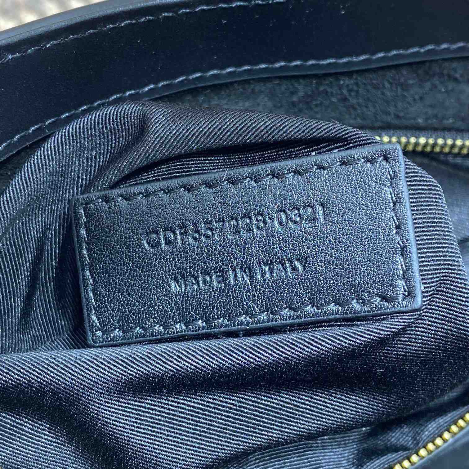 Saint Laurent Le 5 À 7 In Smooth Leather - EUR FASHION
