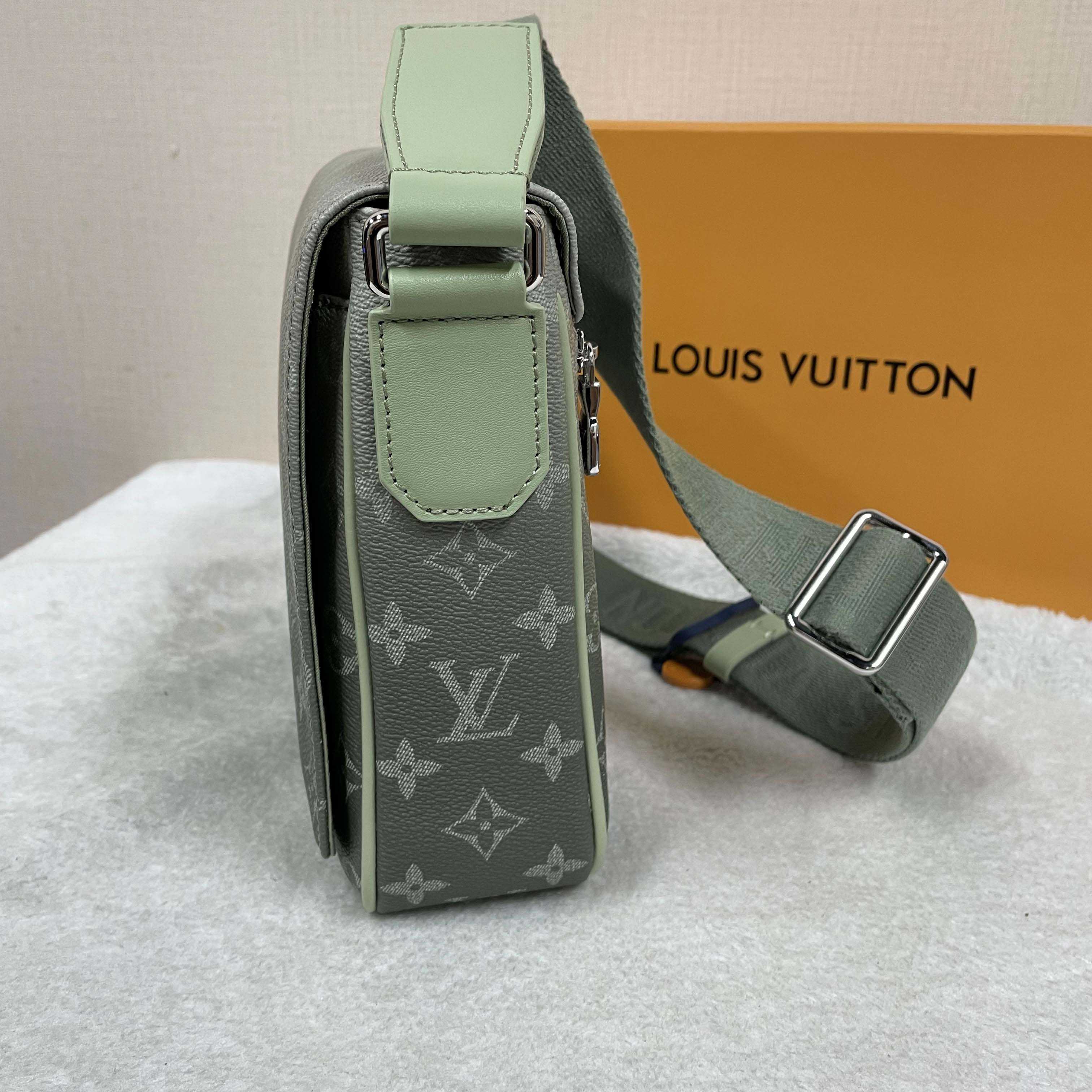 Louis Vuitton District PM   M11593 - EUR FASHION