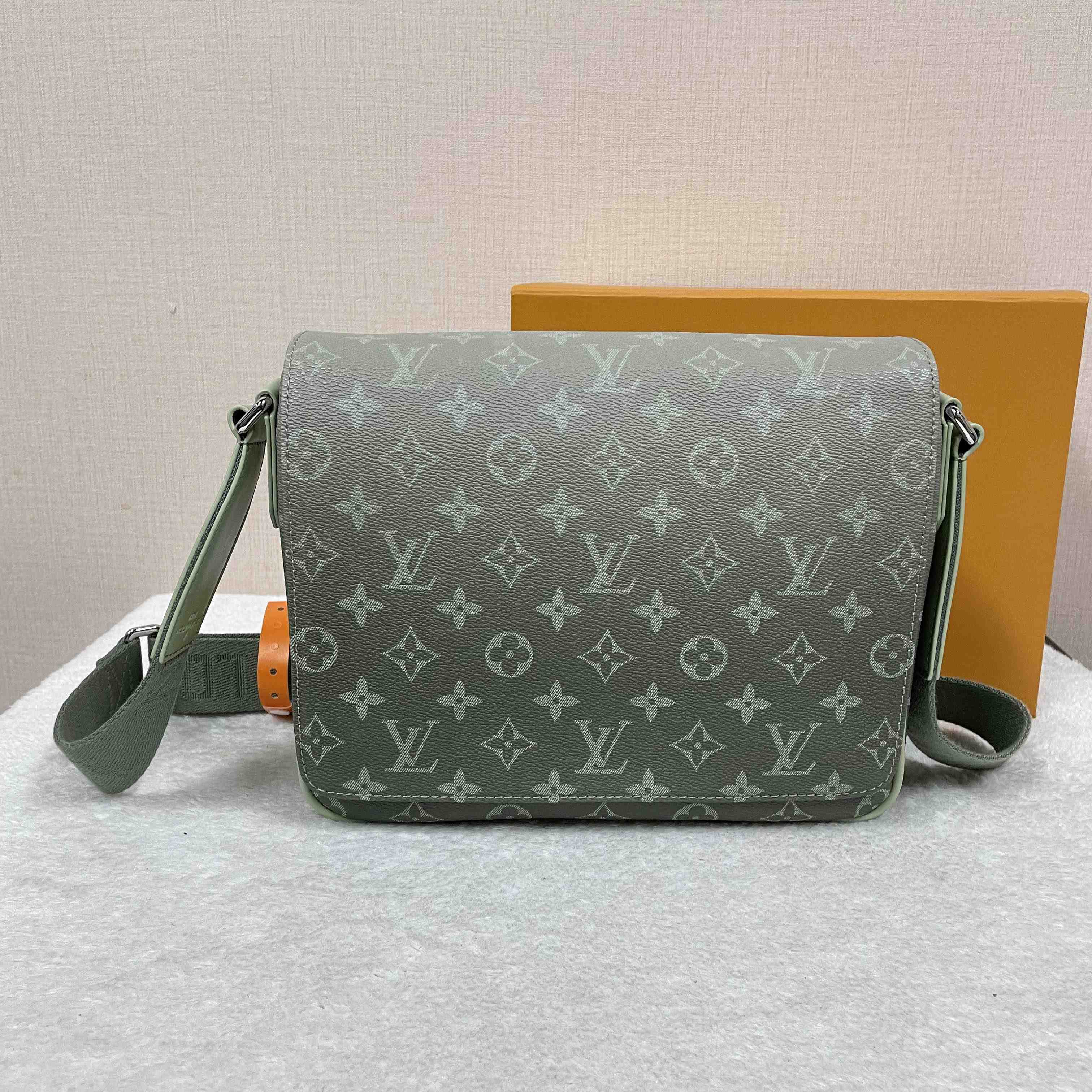 Louis Vuitton District PM   M11593 - EUR FASHION