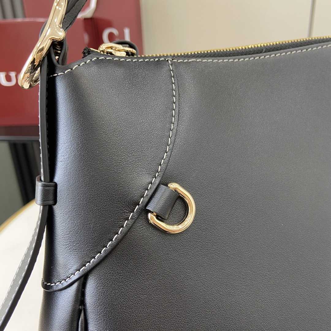 Gucci GG Emblem Medium Shoulder Bag - EUR FASHION