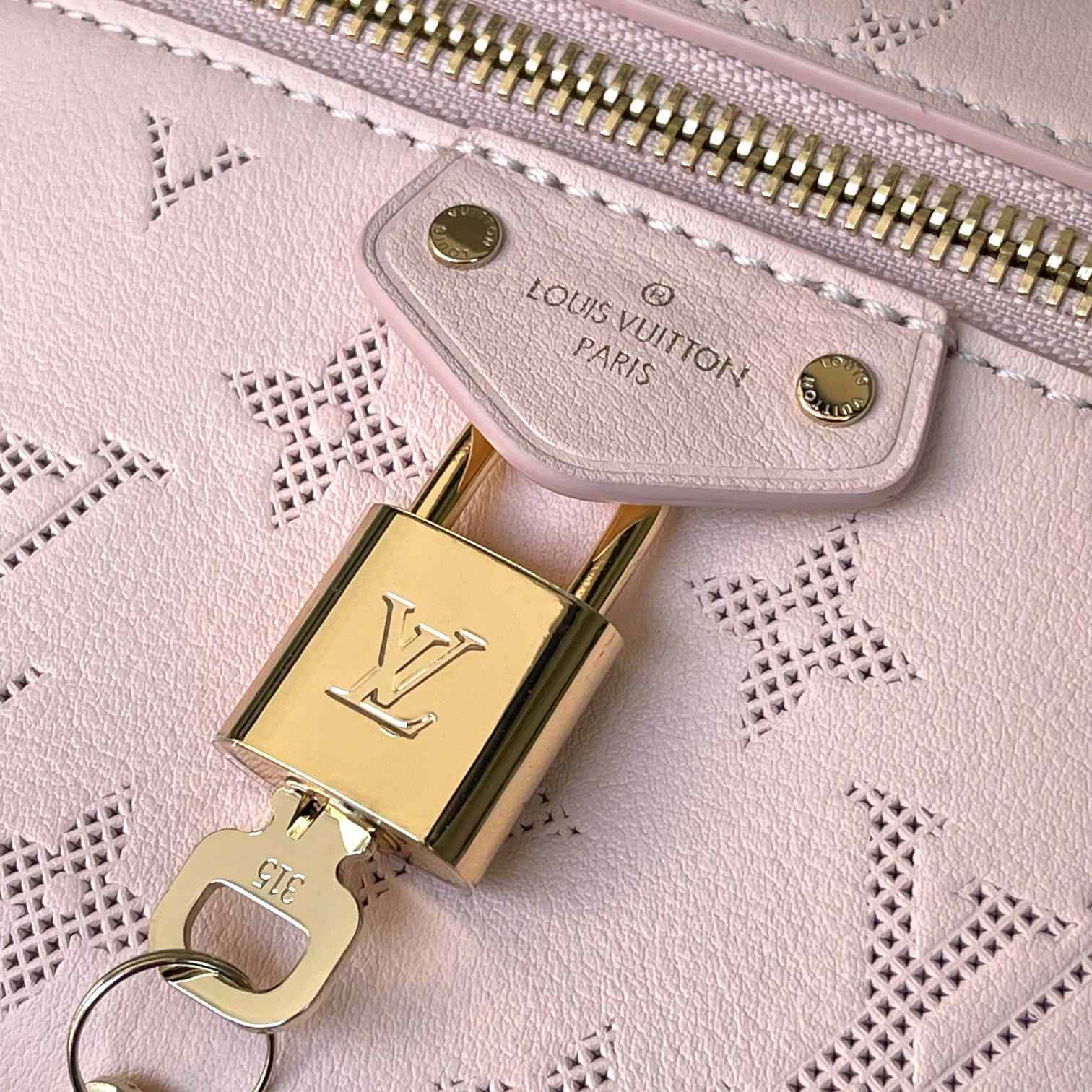 Louis Vuitton Vanity Pouch  M11298 - EUR FASHION
