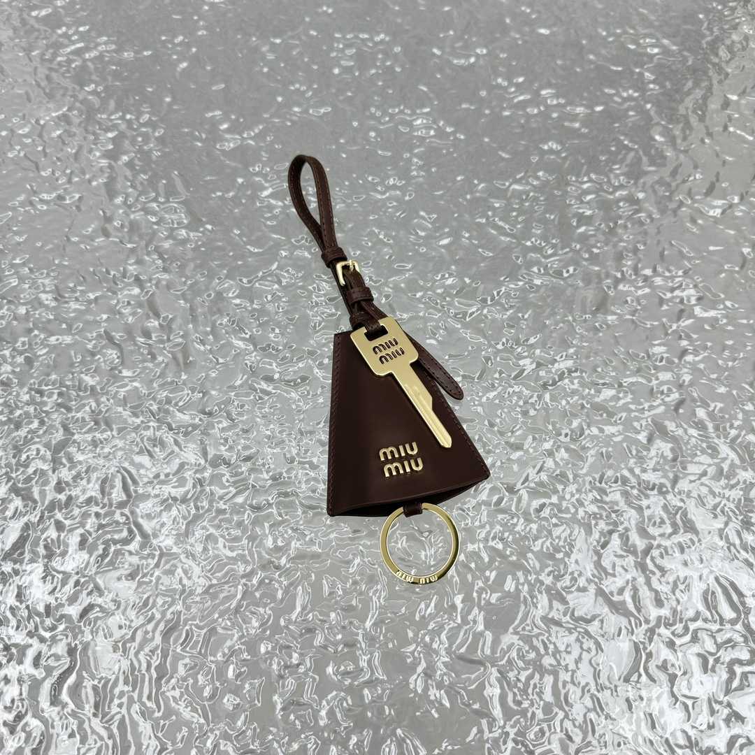Miu Miu Logo-lettering Leather Trick - EUR FASHION