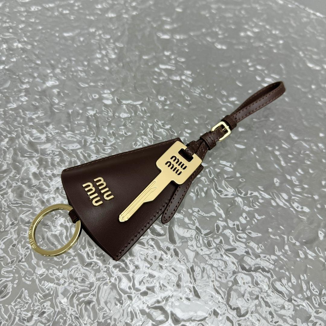 Miu Miu Logo-lettering Leather Trick - EUR FASHION