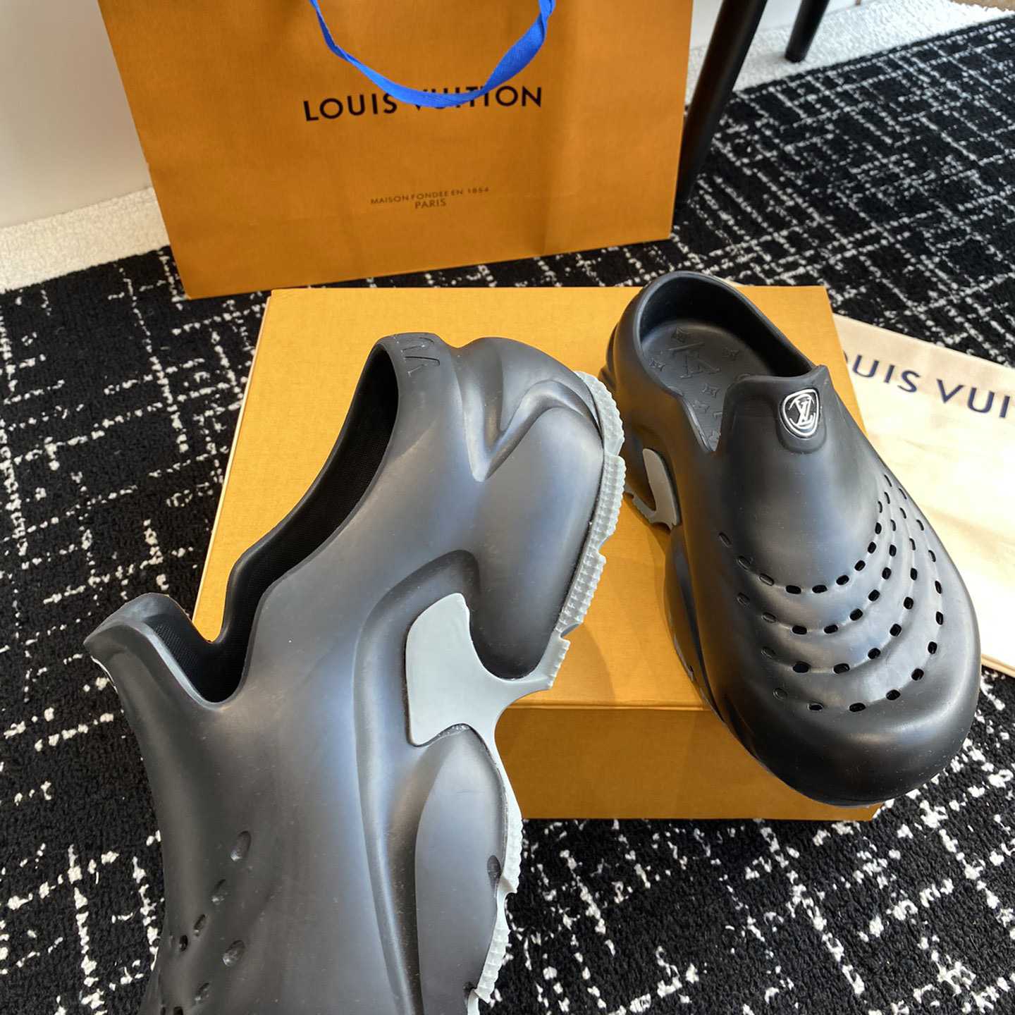 Louis Vuitton LV Shark Clog   1ABSN3 - EUR FASHION