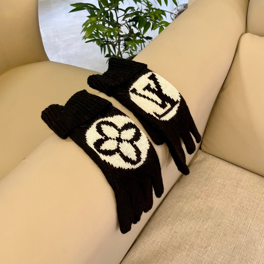 Louis Vuitton LV Medallion Gloves - EUR FASHION