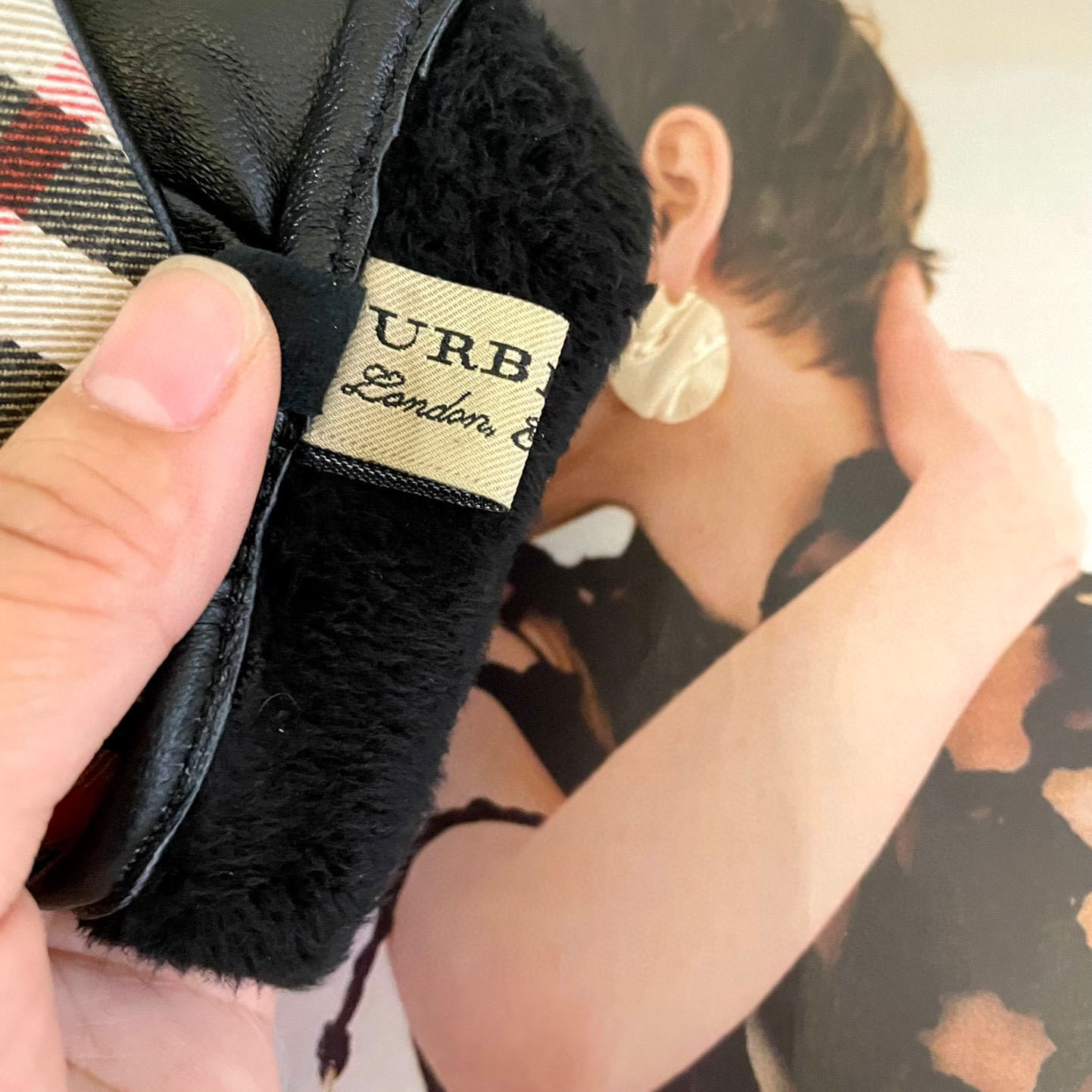 Burberry Gloves  - EUR FASHION