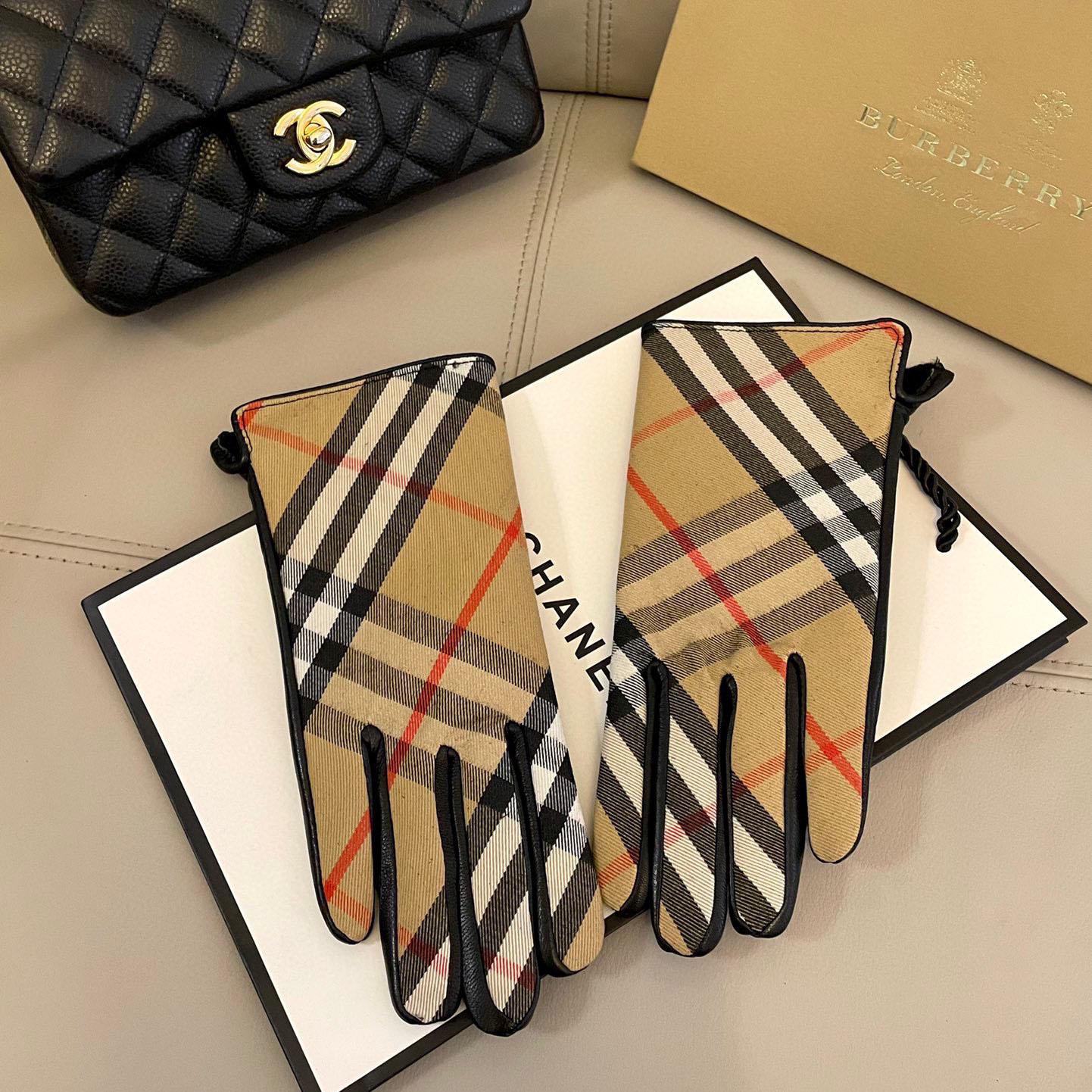 Burberry Gloves  - EUR FASHION