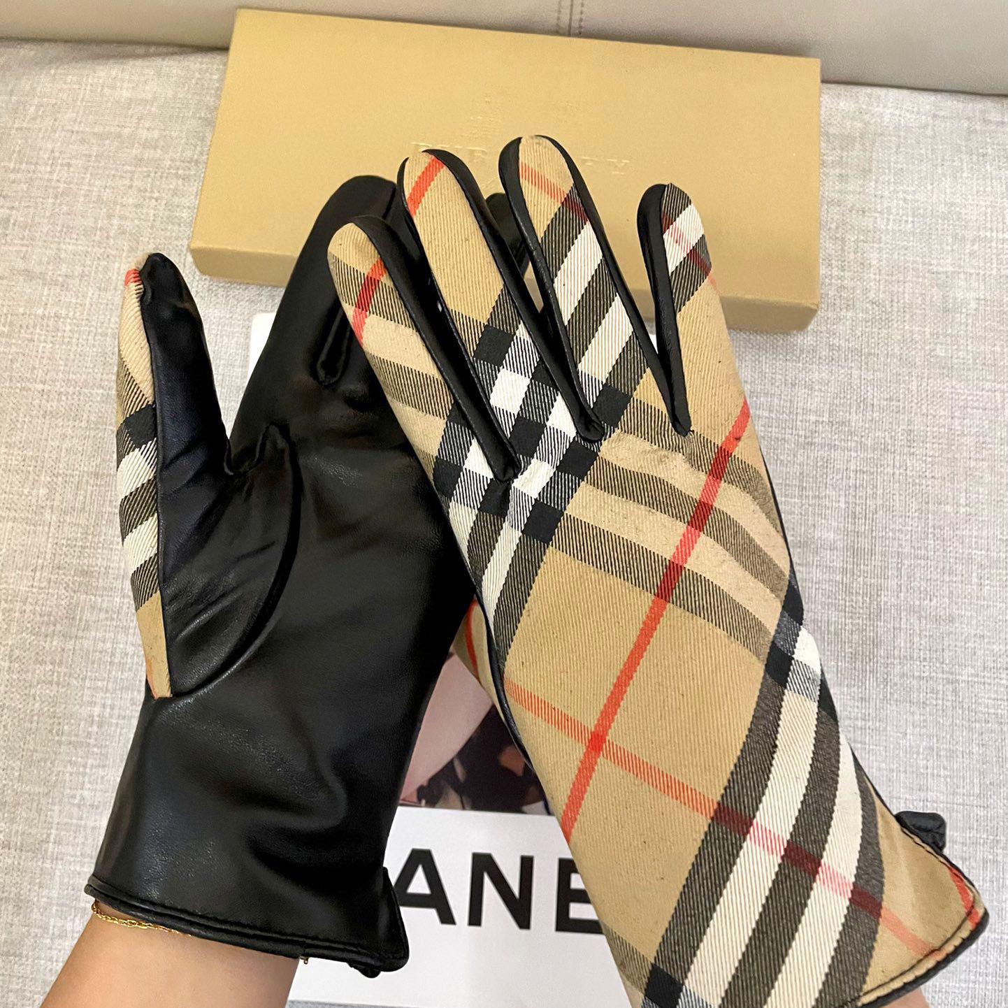 Burberry Gloves  - EUR FASHION