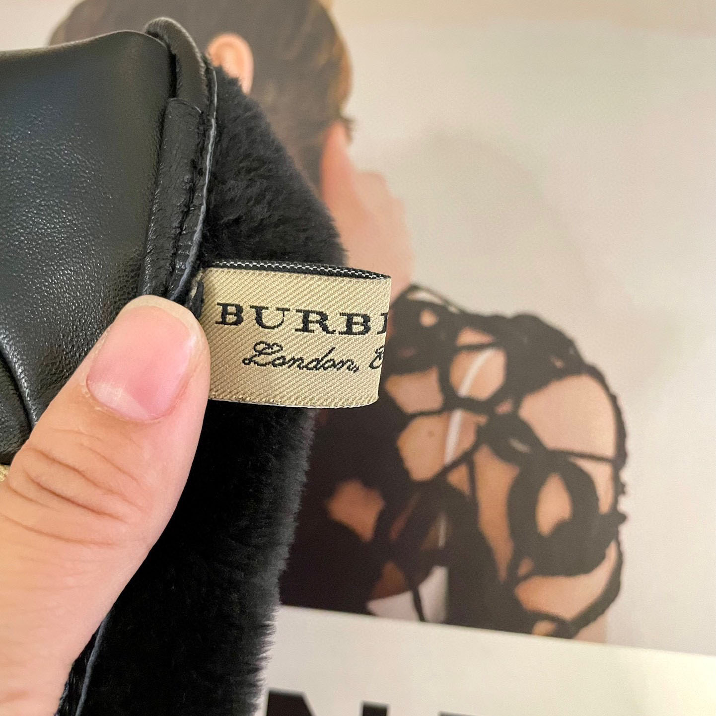 Burberry Gloves  - EUR FASHION