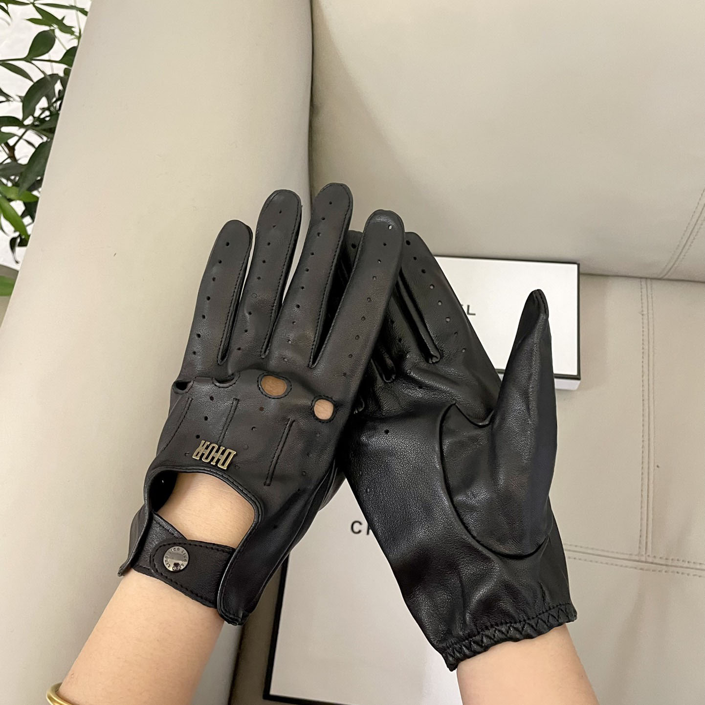 Dior Gloves  - EUR FASHION